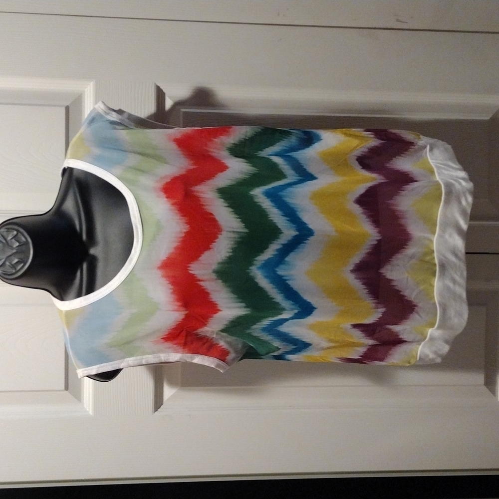 TOPIA SHEER CHEVRON PATTERN SLEEVELESS TOP L